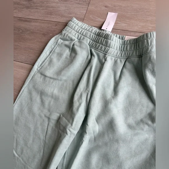 AMERICAN EAGLE BOYFRIEND JOGGER SWEATPANTS 
HIGHEST RISE WOMENS SIZE SMALL - Picture 2 of 4